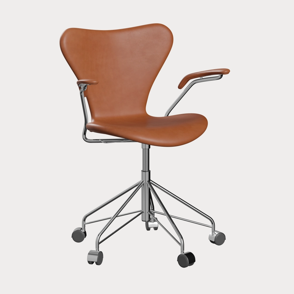 Vi ses i morgen vinde kompromis Serie 7™ 3217 fuldpolstret kontorstol af Arne Jacobsen - Fritz Hansen Vi ses i morgen vinde kompromis Serie 7™ 3217 fuldpolstret kontorstol af Arne Jacobsen - Fritz Hansen