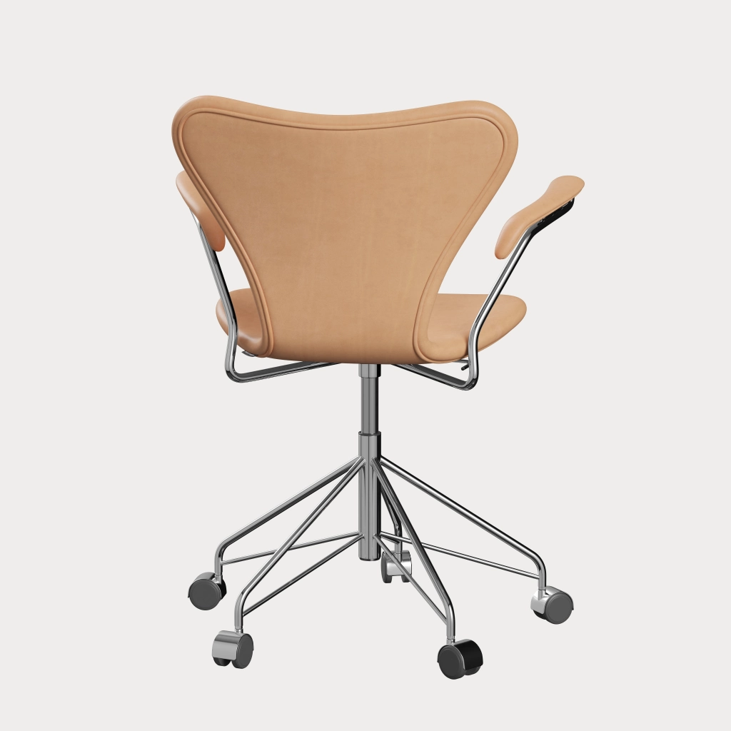 Serie 7 3217 fuldpolstret kontorstol af Arne Jacobsen Fritz Hansen