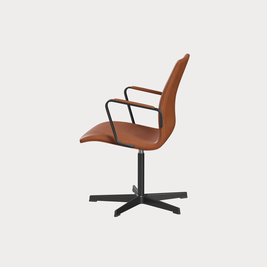 Oxford™ chair with arm padding - 3271T - Fritz Hansen